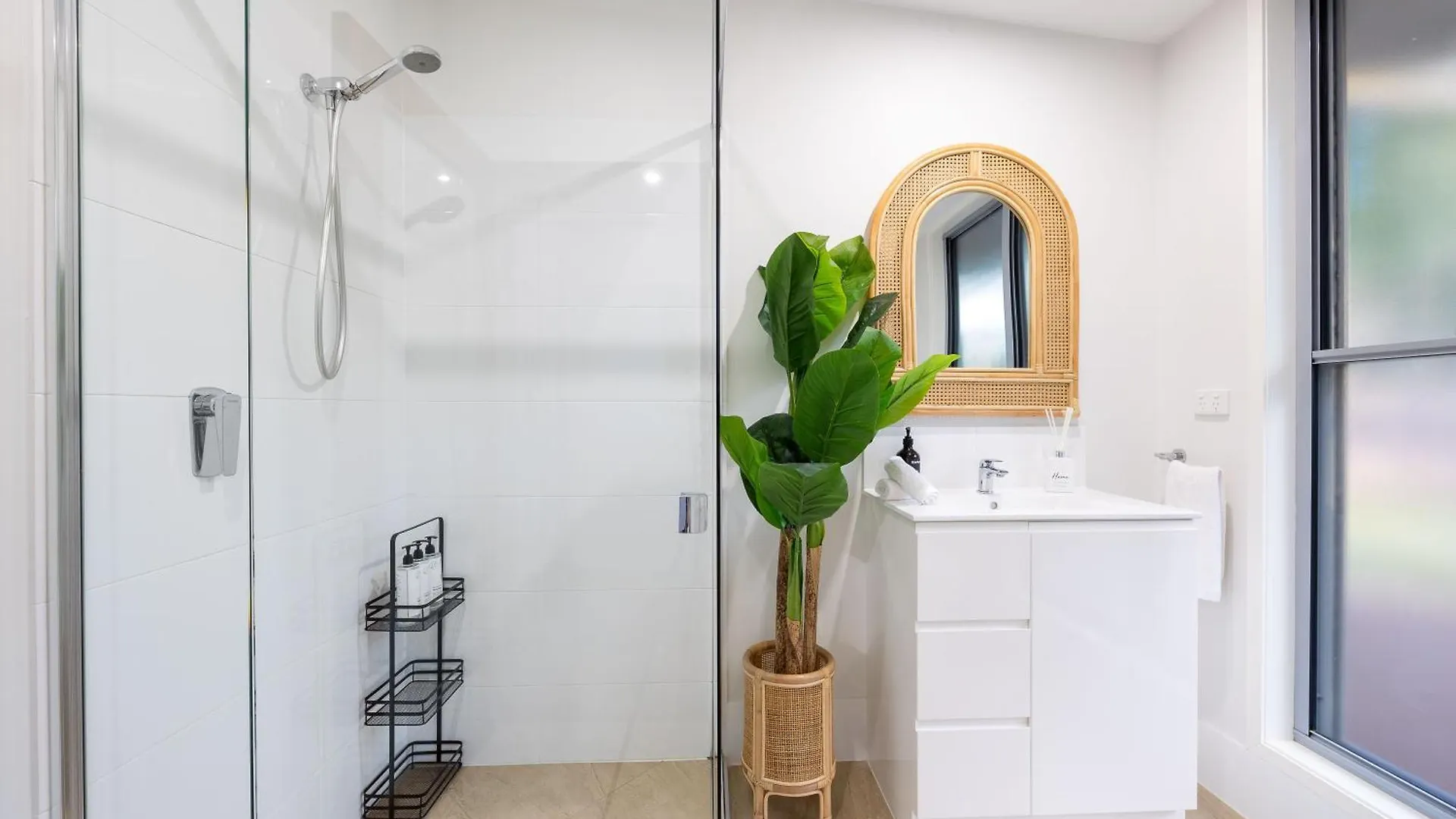 Hinterland Dreamers Poolside Retreat Yandina Creek Holiday home