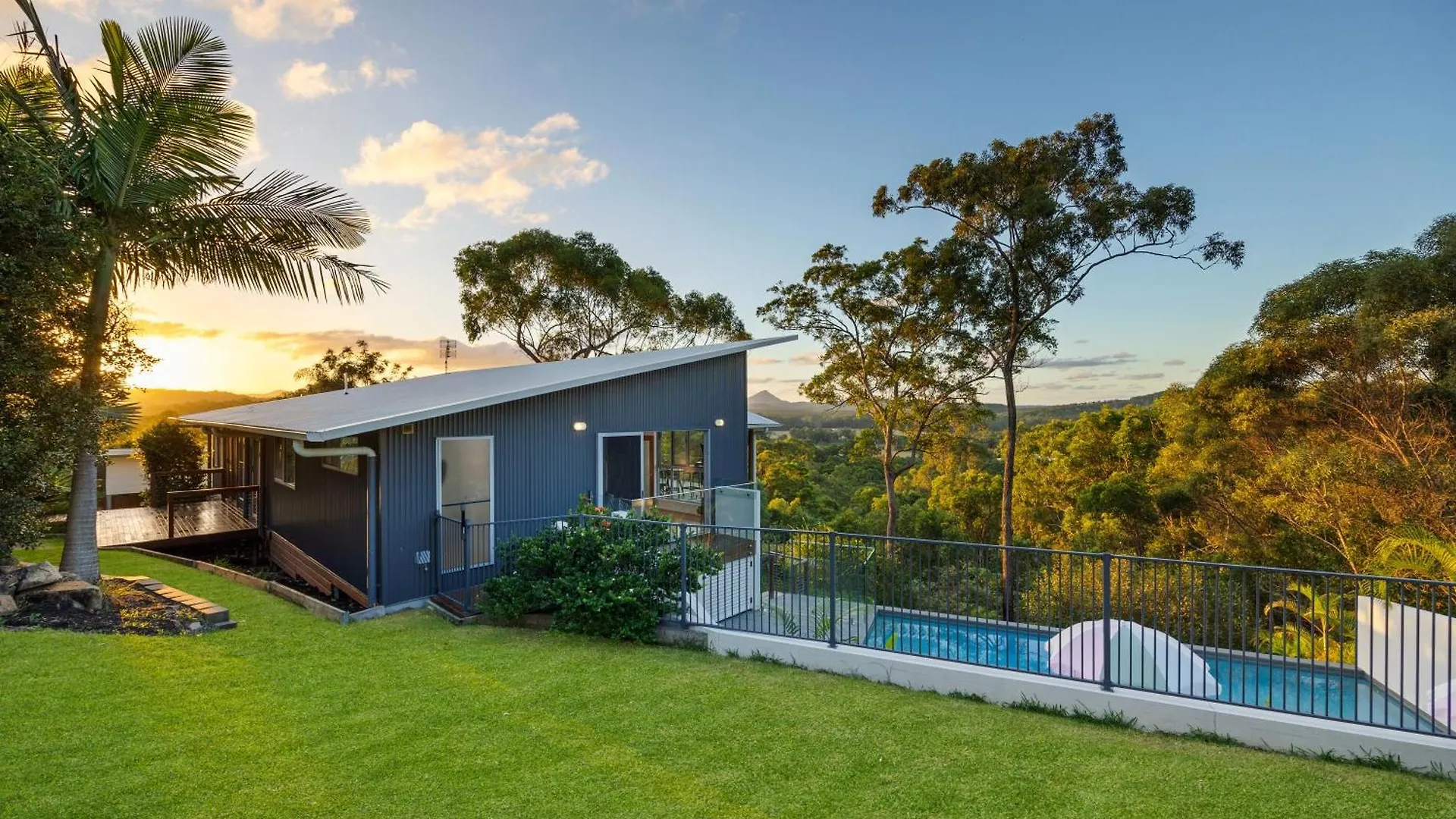Hinterland Dreamers Poolside Retreat Yandina Creek